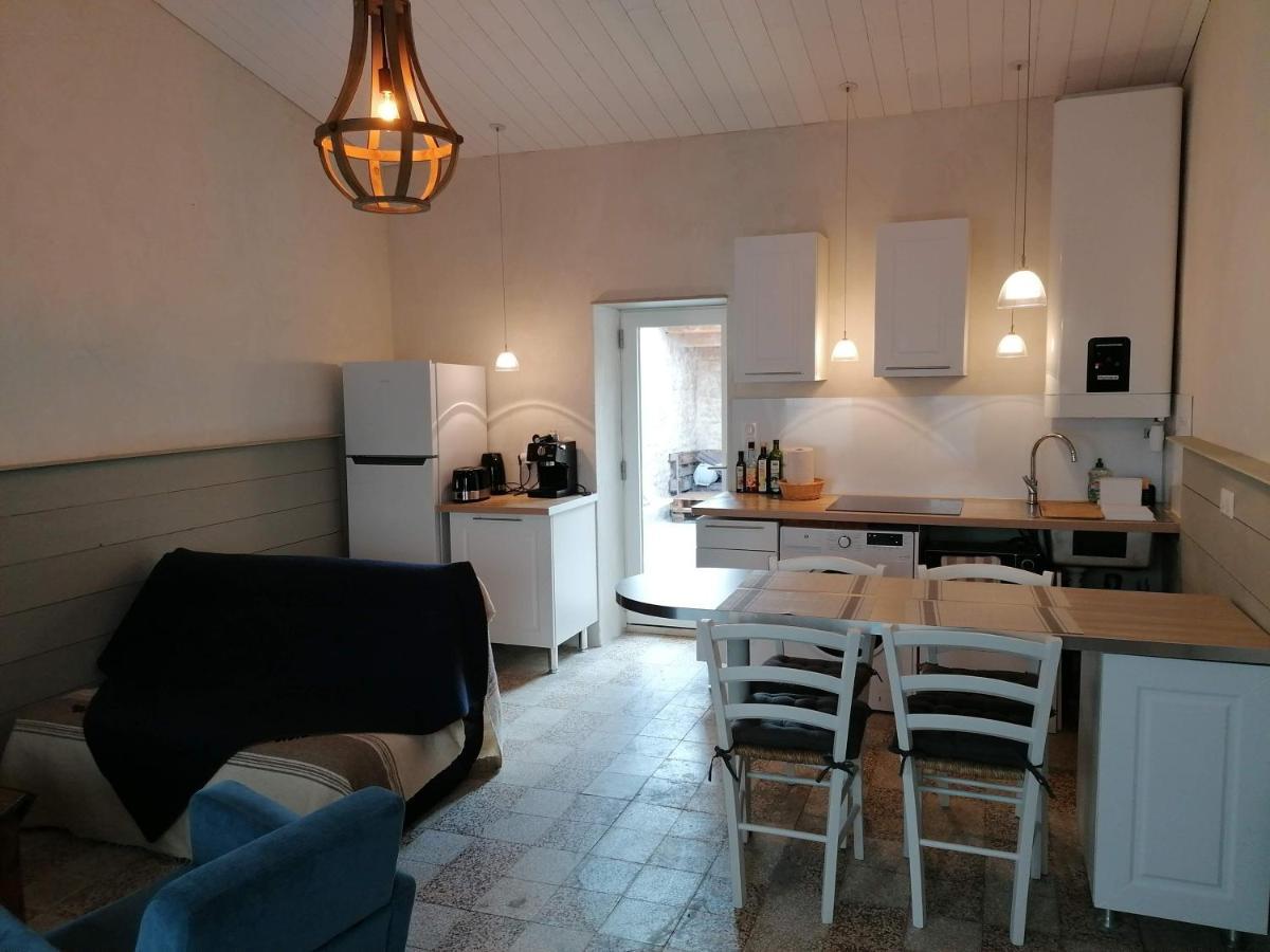 Vila L'Annexe De Gaston Le Port-des-Barques Exteriér fotografie